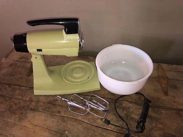 Sold at Auction: Sunbeam Mixmaster Standing Mixer w/ (2) Bowls