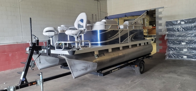 2016 16' Apex Qwest Pontoon (low hours) - Nex-Tech Classifieds