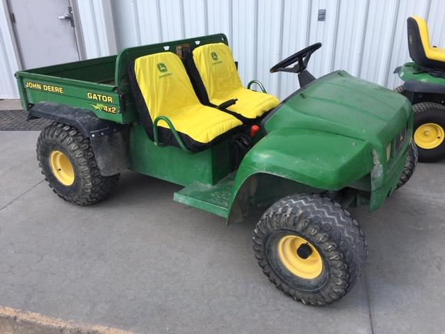 Sold 1999 John Deere 4x2 Gator