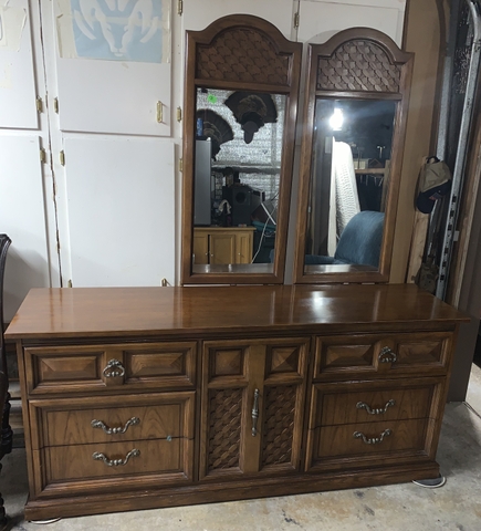 Vintage Dresser W 2 Mirrors Discoverstuff