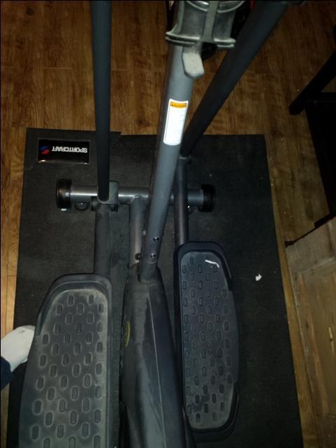 Gold's gym stride discount trainer 300 weight limit