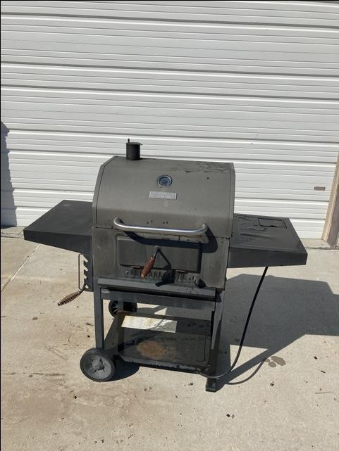 Men dybde gift Master Forge Charcoal Grill with 5 Bags Kingsford Charcoal - Nex-Tech  Classifieds