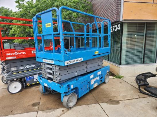 2017 Genie 26ft Wide Scissor Lift ** VERY NICE CHEAP LIFT ** - Nex