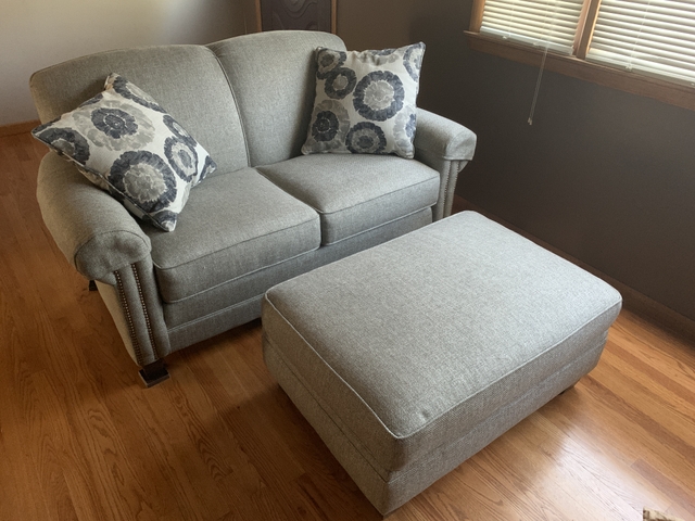 Smith Brother Couch Loveseat And Ottoman Nex Tech Classifieds