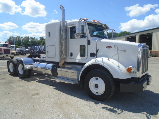 2012 Peterbilt 365 tandem axle tractors with 36