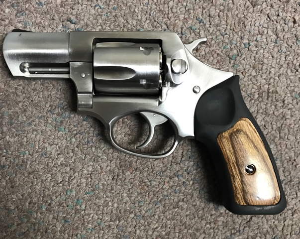 2.25 inch barrel, stainless steel, comes with a set of aftermarket walnut A...