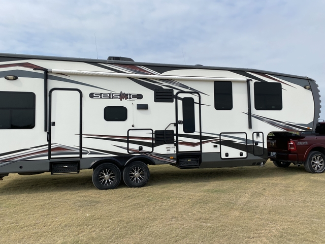 2014 Jayco seismic 3210 toyhauler - Nex-Tech Classifieds