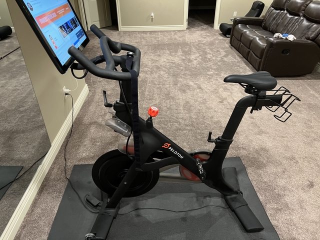 indoor peloton bike