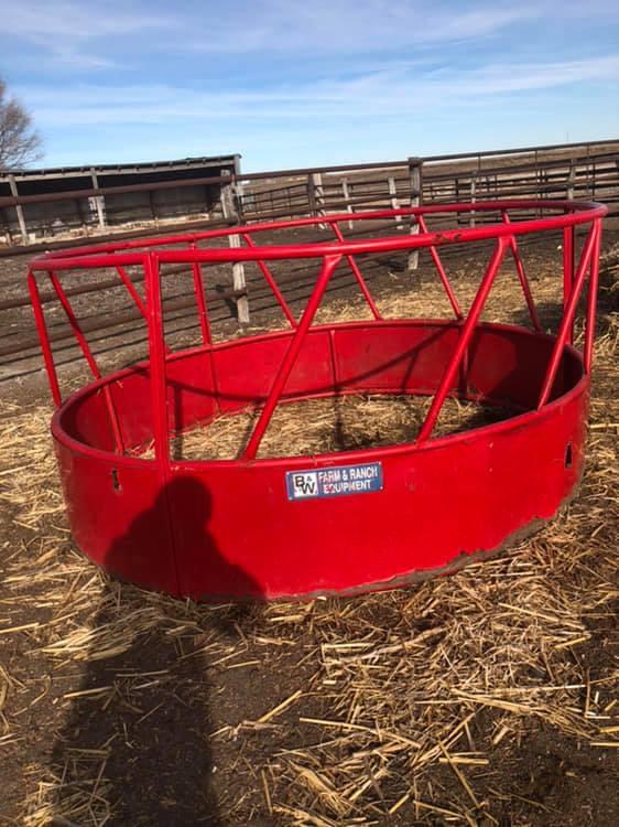 collapsible round bale feeder