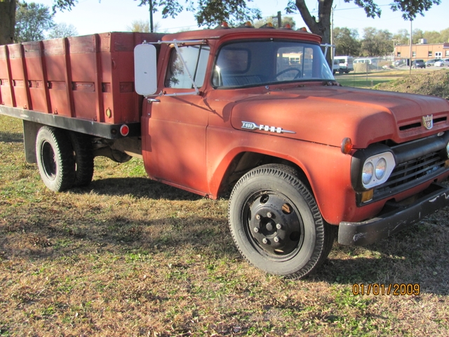 1960 Ford F600 2 Ton Truck With Hoist Runs Great
