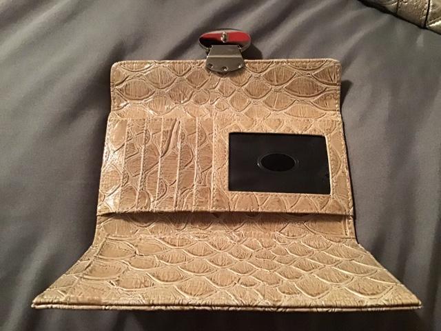 Please help identifying this Guess purse! : r/handbags