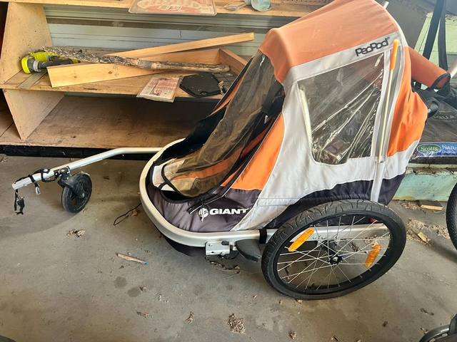 Giant peapod shop trailer