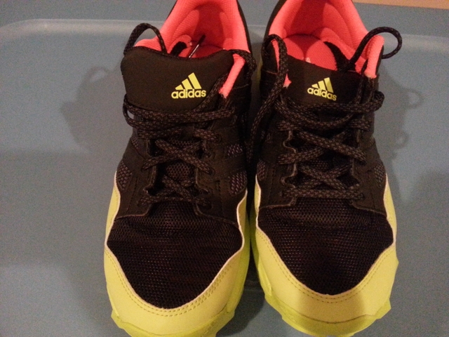 youth tennis shoes