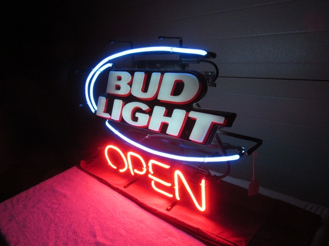 bud light open neon sign