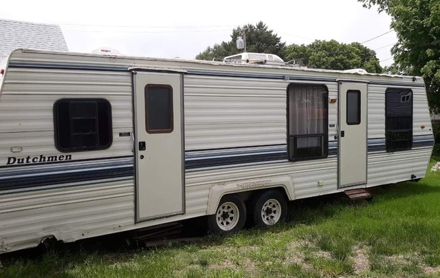 Experience the Freedom of the 91 Newman 40WRKB Travel Trailer