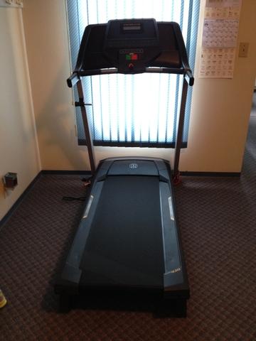 Gold gym cheap treadmill airstride plus