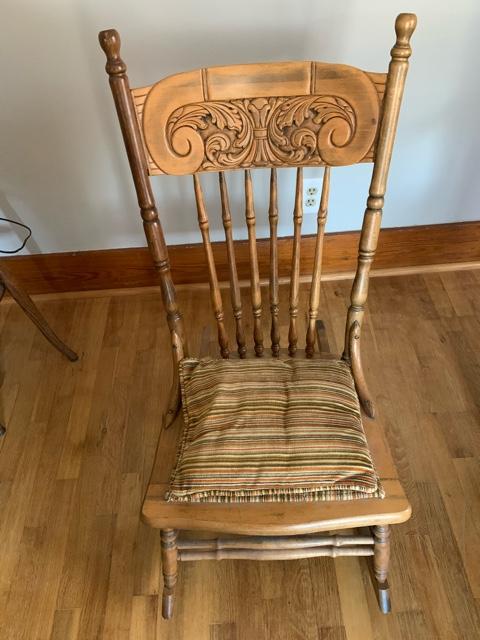 Sewing Chair with Storage - Nex-Tech Classifieds