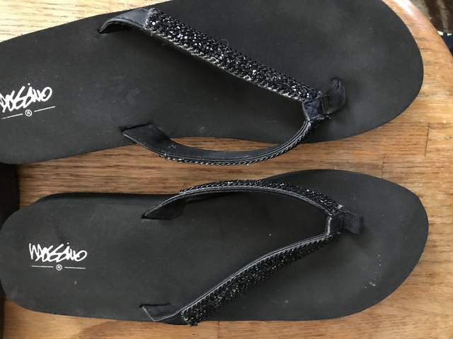 mossimo flip flops