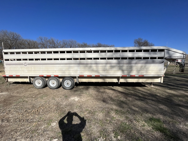 2013 Donahue 32' Livestock Trailer - Nex-Tech Classifieds