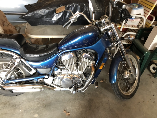 Suzuki Intruder 800, Thomas T.