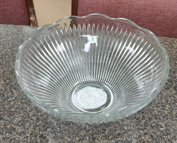 Large Tupperware bowls - Nex-Tech Classifieds