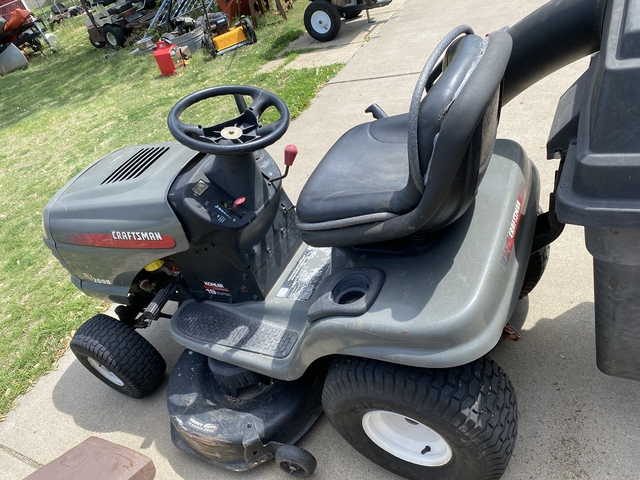 SOLD Craftsman LT2000 Riding Mower with Grass Catcher