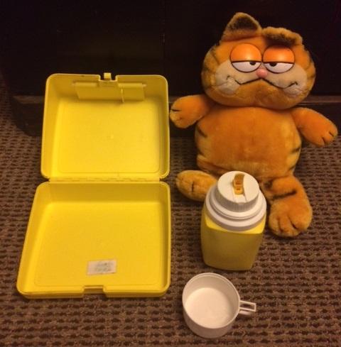 Sold at Auction: 1978 Garfield plastic lunch box and Thermos