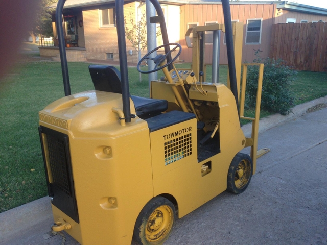 Towmotor Forklift