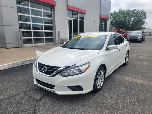 2018 nissan altima glacier white