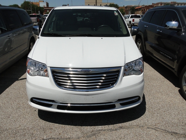 2016 Chrysler Town & Country NexTech Classifieds