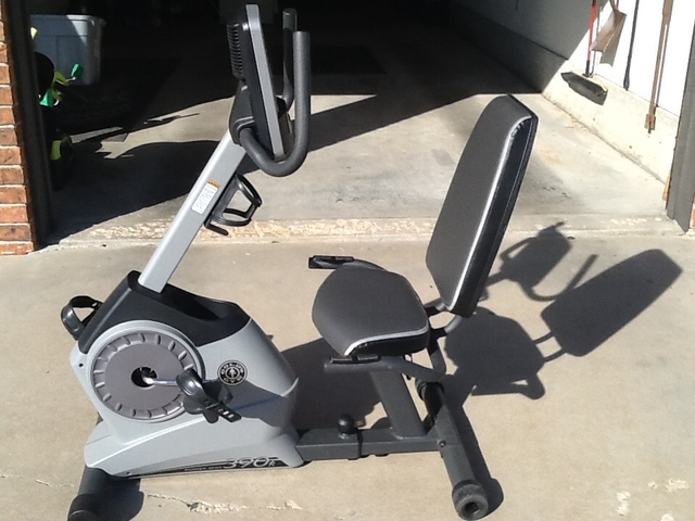 gold's gym recumbent exercise bike