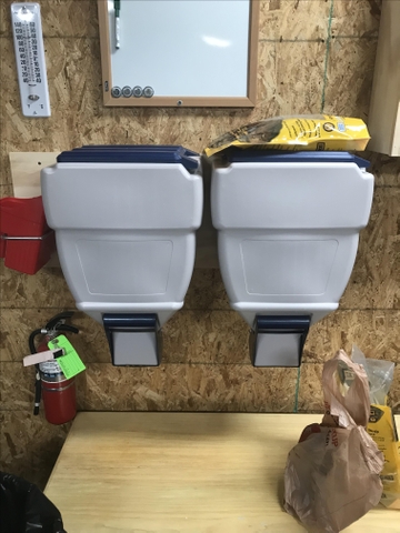 wall mounted pet food dispenser