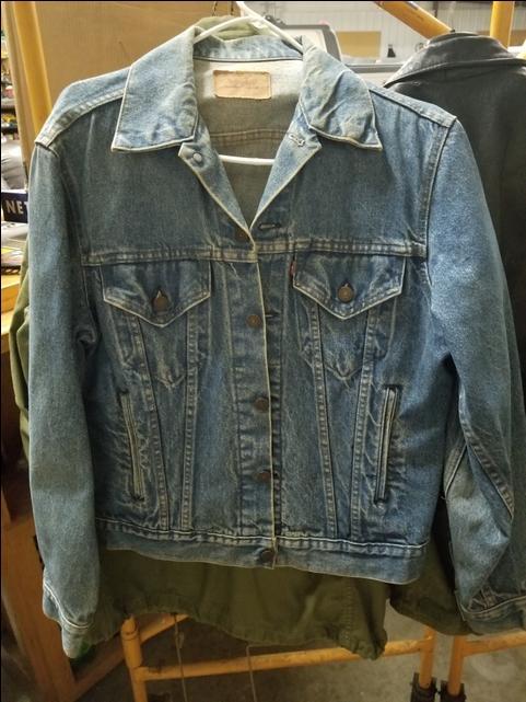 Levi Jean jacket. Size 42 - Nex-Tech Classifieds