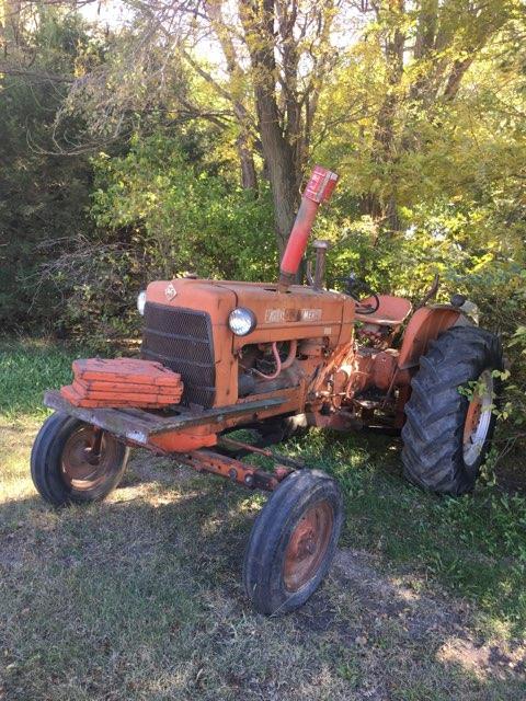 ALLIS-CHALMERS D-17 Tractor Plowing 