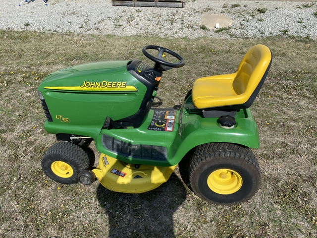 john deere lt180 riding lawn mower