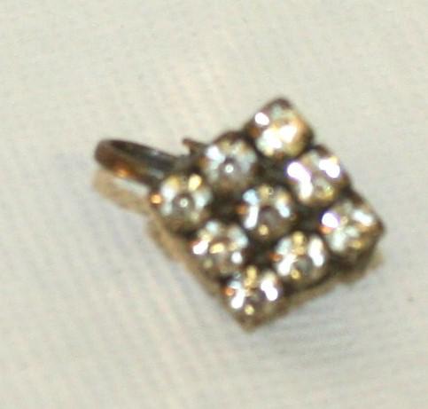 Vintage Silvertone Diamond Shaped RHINESTONE Earrings - Nex-Tech