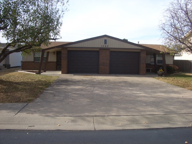 2 Bedroom Duplex With Garage Nex Tech Classifieds