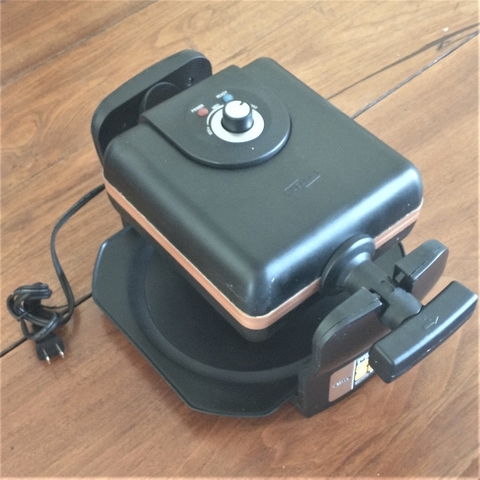 Bella Bella Rotating Waffle Maker