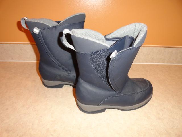snow boots youth size 4