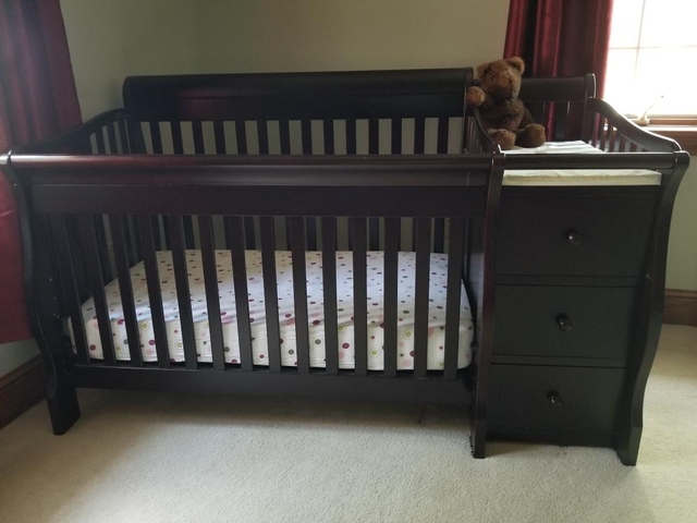 crib with attached changing table