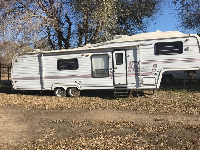 carriage 5th wheel bedroom furniture