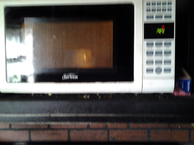 Sunbeam Microwave- $25 IF PICKUP TONIGHT for Sale in Brooklyn, NY