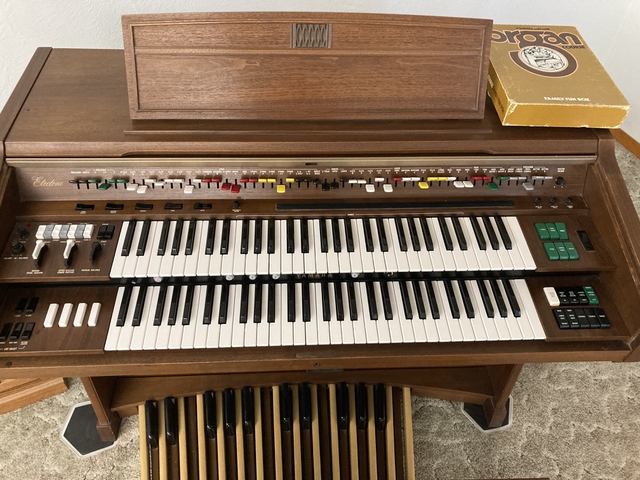 Yamaha organ