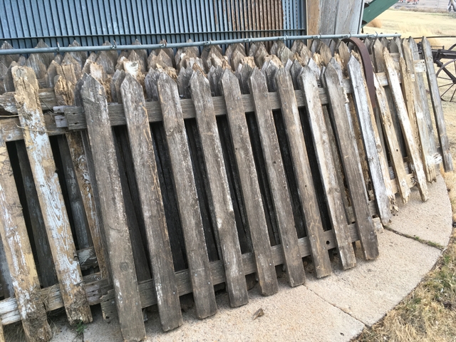 Weathered White Picket Fence Nex Tech Clifieds Contact Er