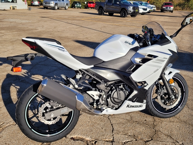2023 Kawasaki Ninja 400 White - Nex-Tech Classifieds